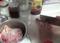 厨六大讲堂： 松花鸡腿做法